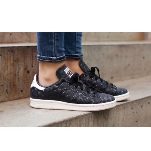 stan smith snakeskin black